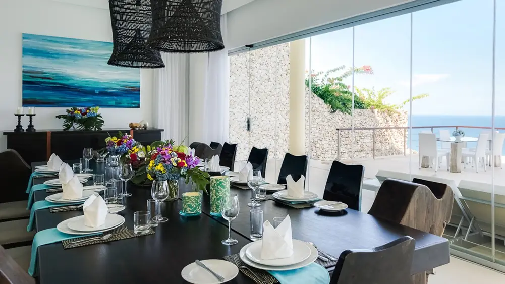 Grand Cliff Ungasan, Uluwatu, Bali — front residence living room dinner table | The Luxury Bali