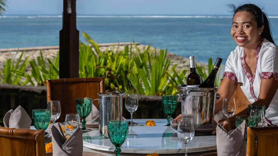 5 BR Beachfront Thatched Villa Sanur, Sanur, Bali — photo 11 | The Luxury Bali