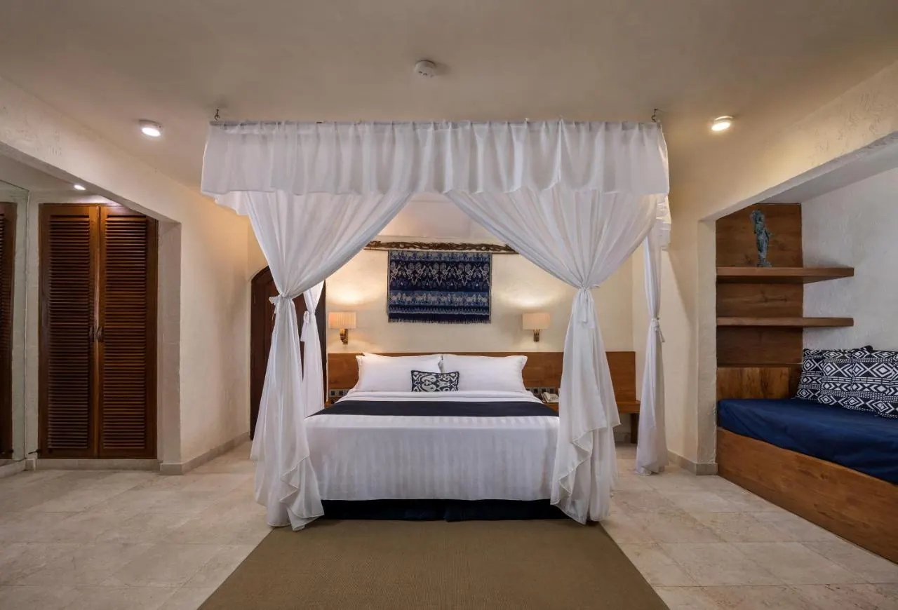 9 BR Tropical Garden Pool Estate Seminyak, Seminyak, Bali — photo 11 | The Luxury Bali