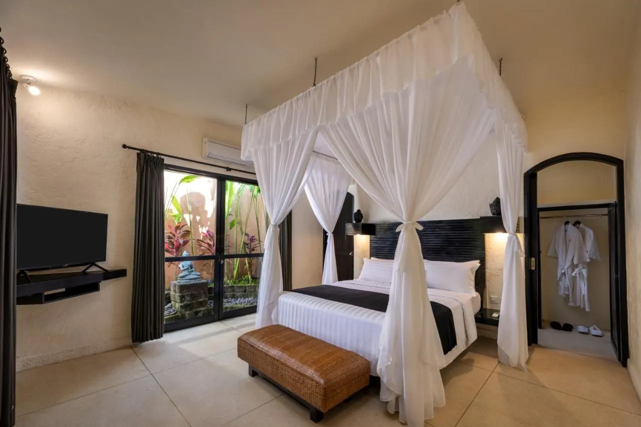 9 BR Tropical Garden Pool Estate Seminyak, Seminyak, Bali — photo 5 | The Luxury Bali