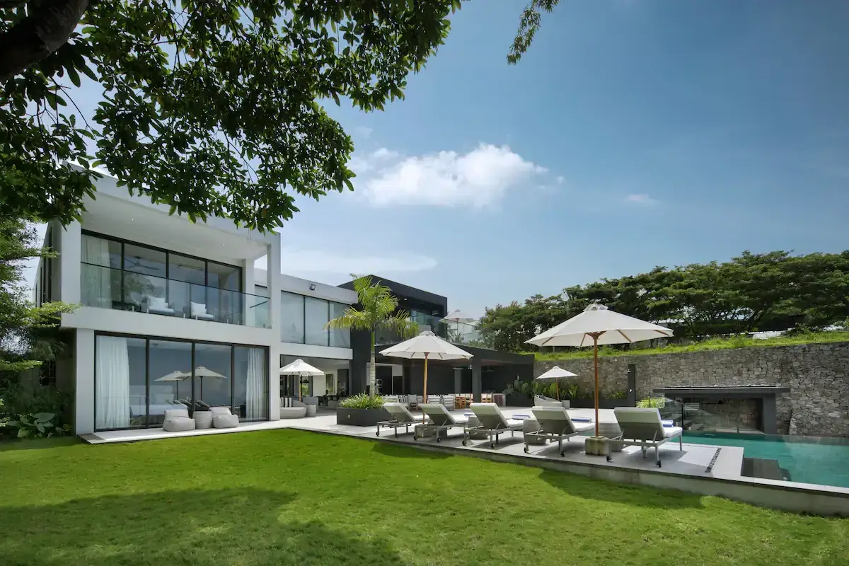 4 BR Infinity-Pool Ocean-View Villa Lombok, Lombok — photo 8 | The Luxury Bali