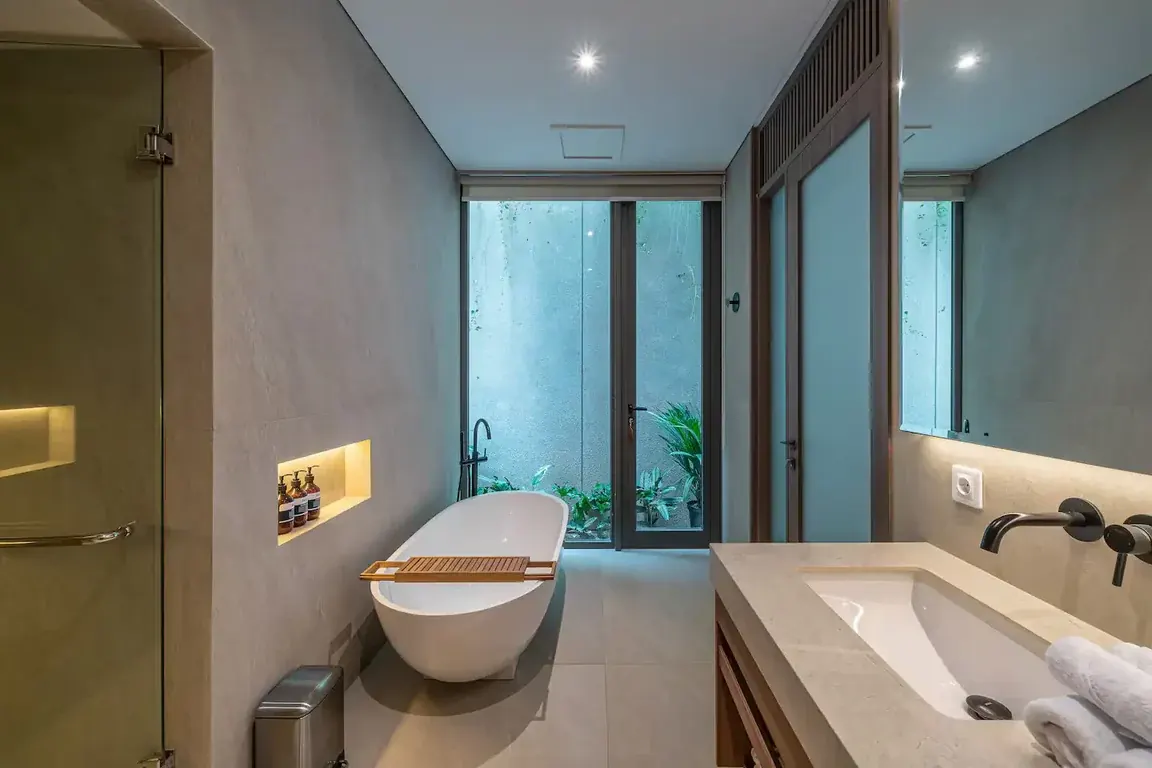 4 BR Walk-to-Beach Infinity-Pool Villa Canggu, Canggu, Bali — photo 12 | The Luxury Bali