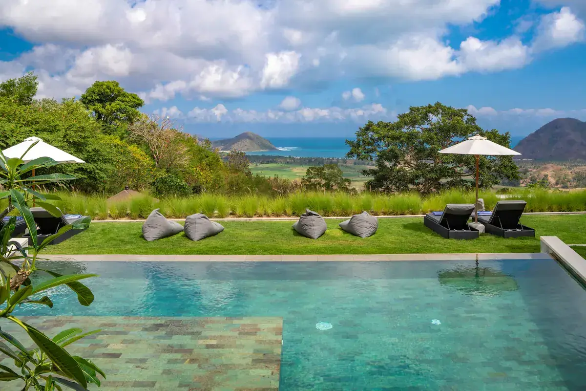 4 BR Modern Hilltop Retreat Lombok, Lombok — photo 9 | The Luxury Bali