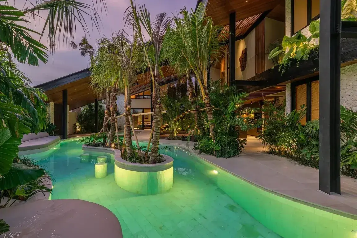 6 BR Modern Cinema Villa Canggu, Canggu, Bali — photo 3 | The Luxury Bali