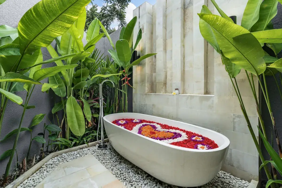 4 BR Tropical-Modern Pool Villa Ubud, Ubud, Bali — photo 10 | The Luxury Bali