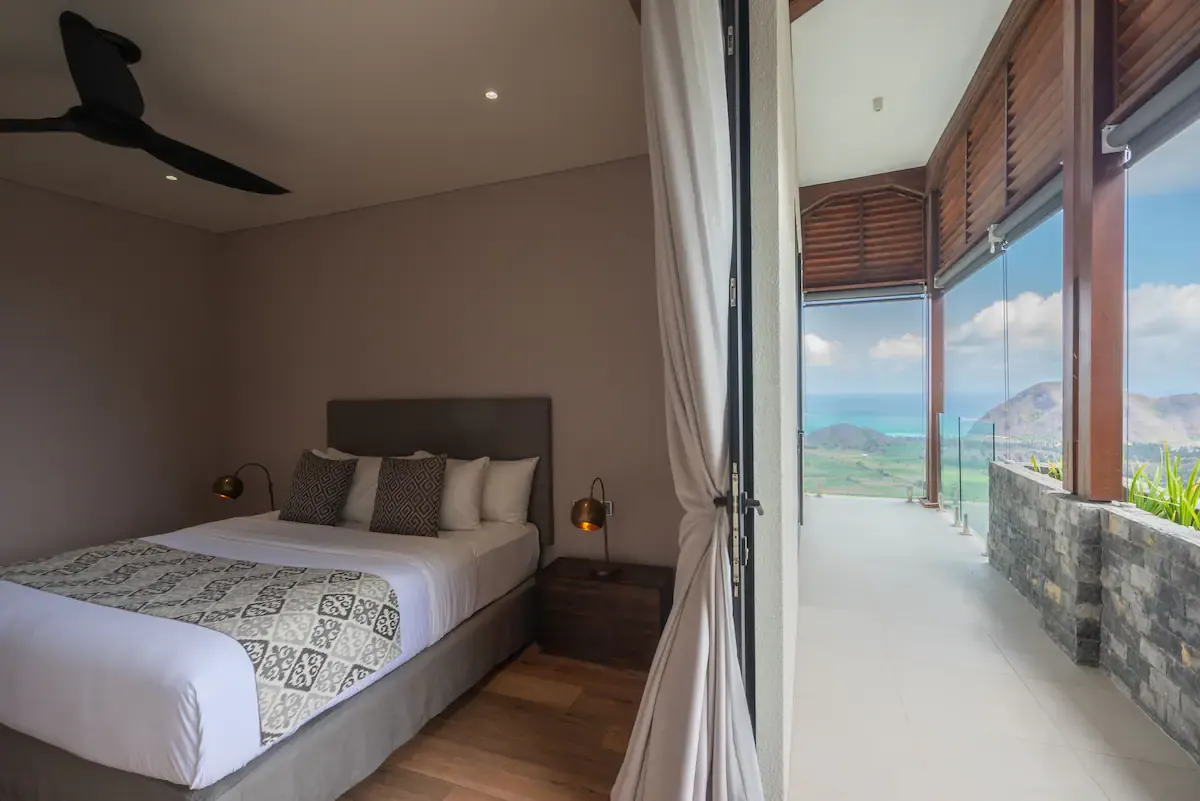 3 BR Hilltop Tropical-Modern Retreat Lombok, Lombok — photo 10 | The Luxury Bali