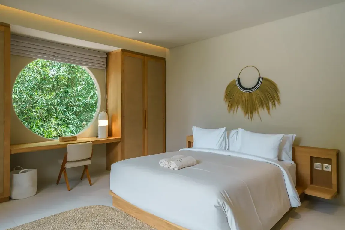 4 BR Beachfront Infinity-Pool Residence Canggu, Pererenan, Bali — photo 10 | The Luxury Bali