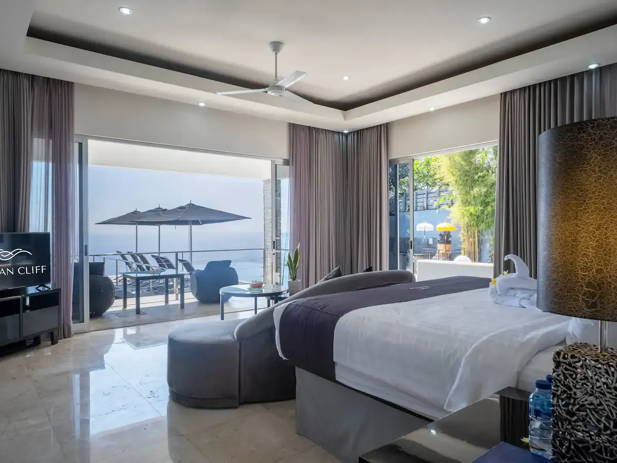 4 BR Secluded Cliffside Retreat Uluwatu, Uluwatu, Bali — photo 8 | The Luxury Bali