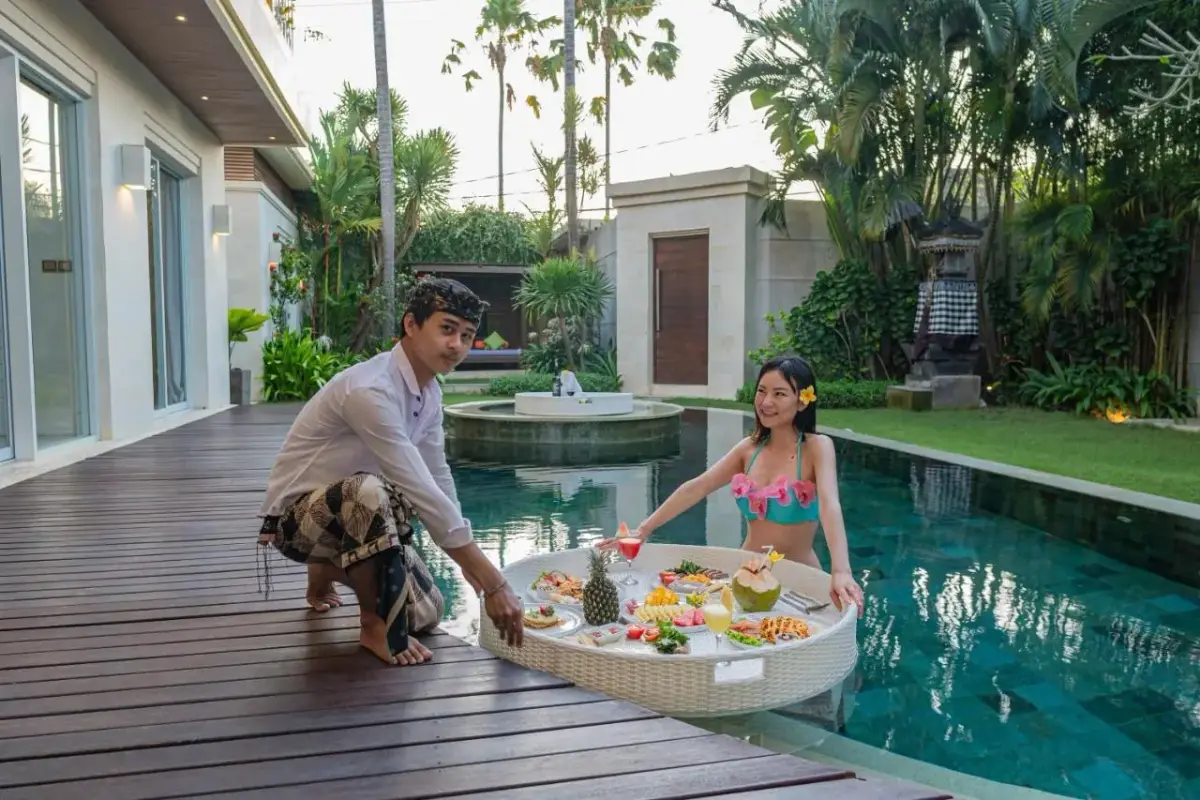 4 BR Walk-to-Beach Tropical Garden Villa Seminyak, Seminyak, Bali — photo 12 | The Luxury Bali