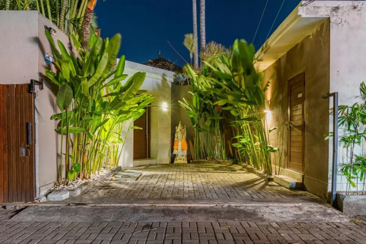 4 BR Walk-to-Beach Tropical Garden Villa Seminyak, Seminyak, Bali — photo 7 | The Luxury Bali