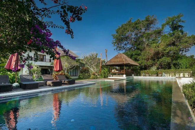 View Santai Beach House Quaint Summer Home Near Beach Pics